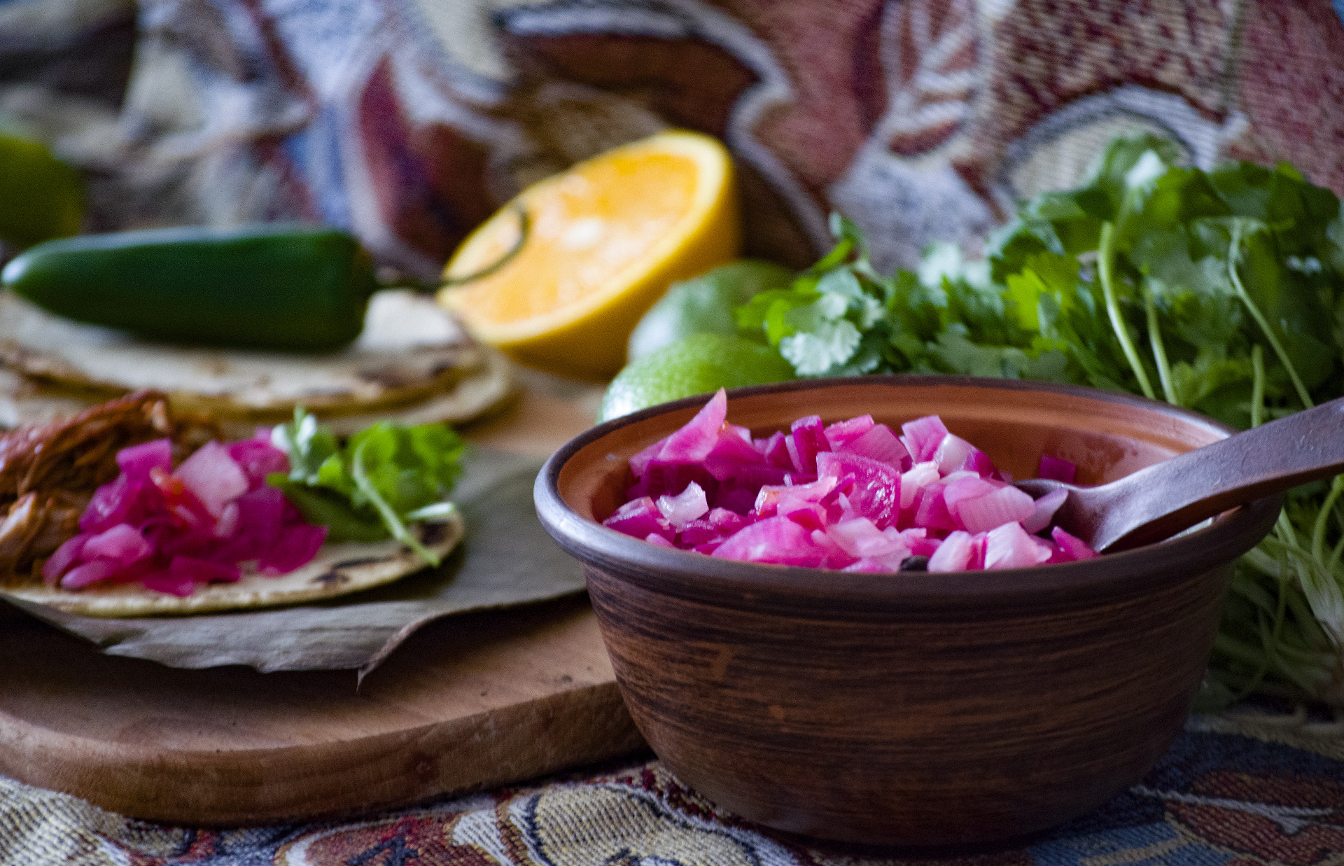 Красный маринованный лук по-юкатански (Yucatan Pickled Red Onions)