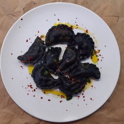 Черные вареники с кальмаром (Black Dumplings with Squid)
