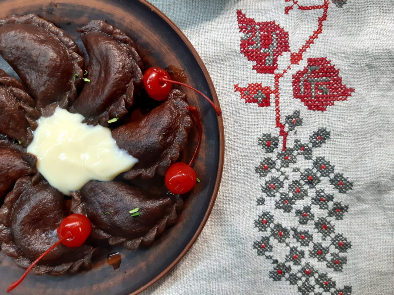 Шоколадные вареники с вишней и заварным ванильным кремом (Chocolate  Dumplings with Cherries and ...